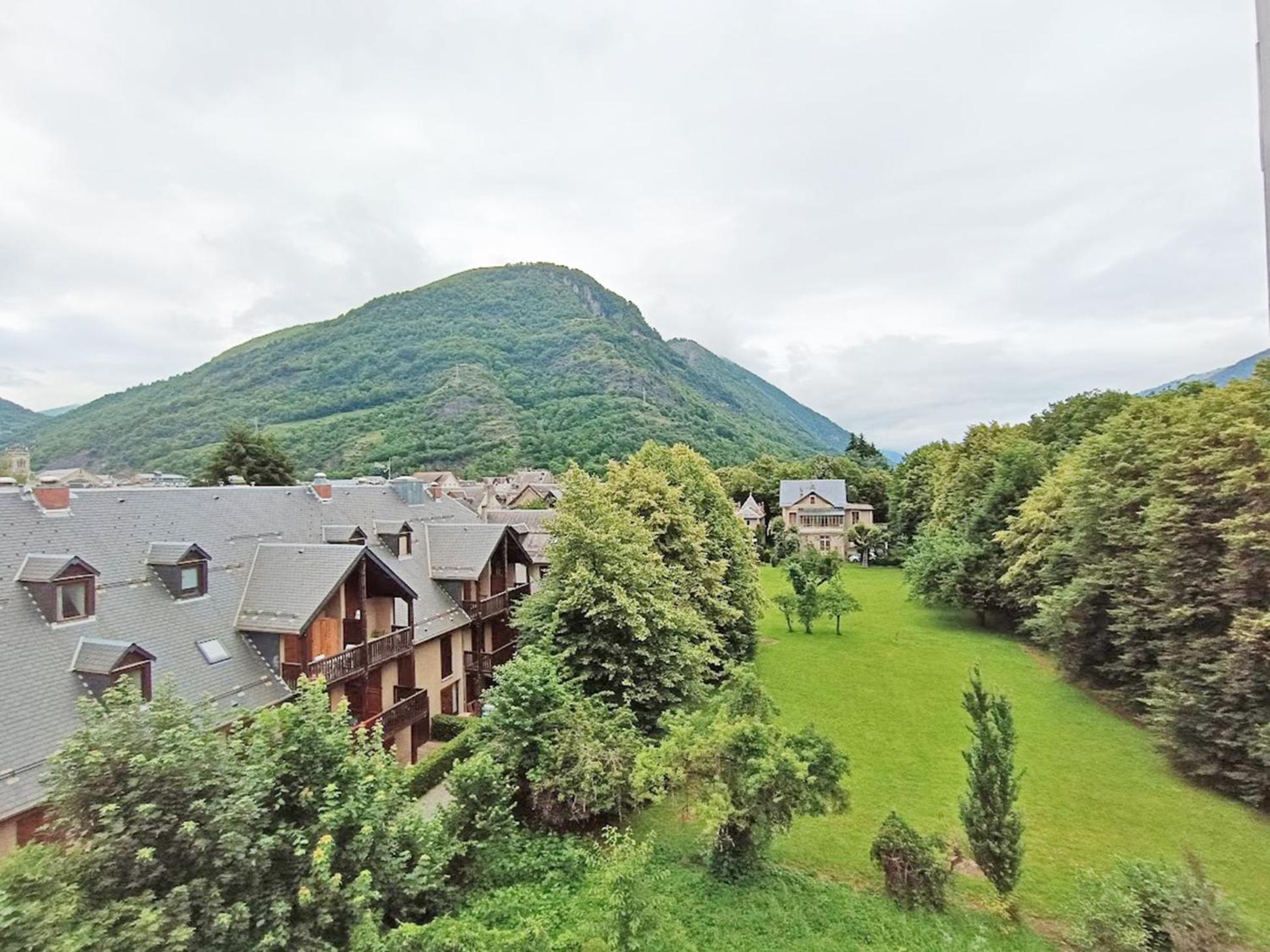 Chez Charlotte, T3 Duplex, Vue Montagne, Parking Gratuit, Ascenseur, 4 Personnes Apartment Bagneres-de-Luchon Bagian luar foto